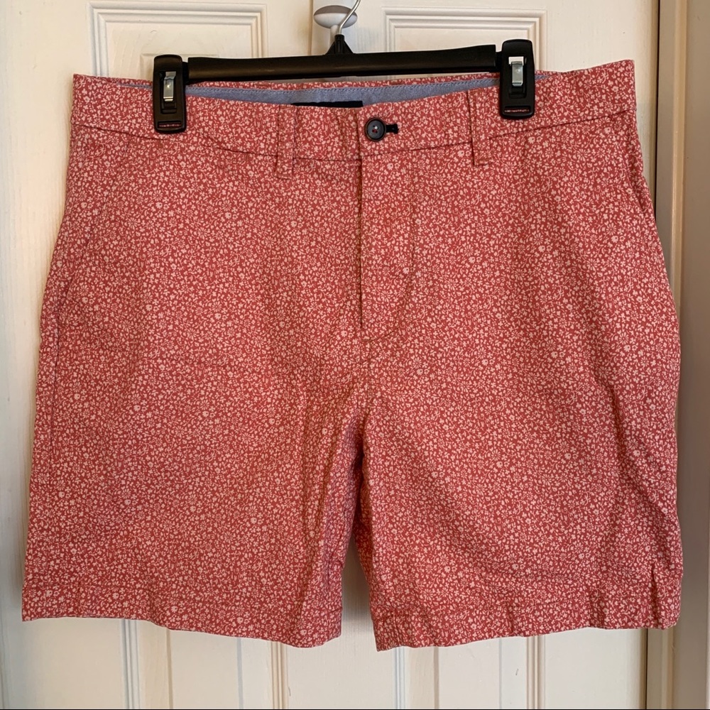 Tommy Hilfiger Men's Size 34 Coral Red Floral Patterned Flat Front Chino Shorts